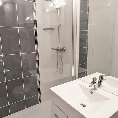 4 Pers Au Pied Des Pistes Avec Balcon - Fr-1-557-13 * Les Adrets